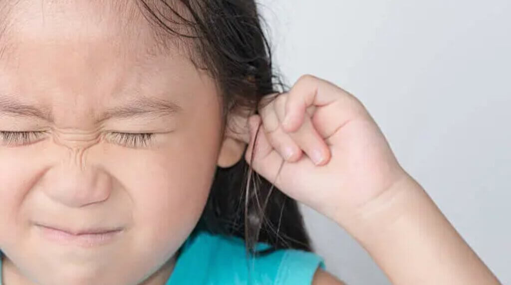 child-suffering-from-glue-ear